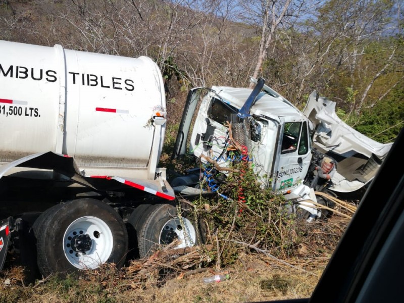 Décima pipa de PEMEX siniestrada en el tramo Oaxaca-Istmo