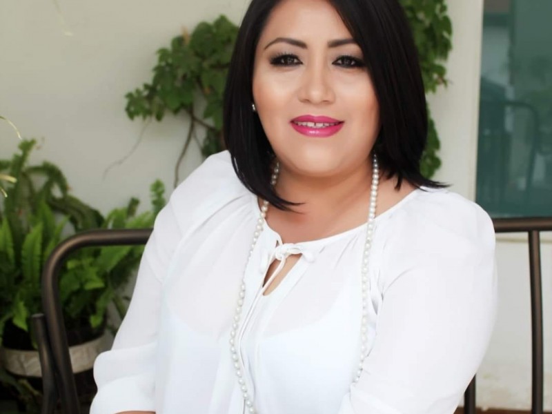 Declina Bibiana Lizardo a favor de Claudia Anaya por gubernatura