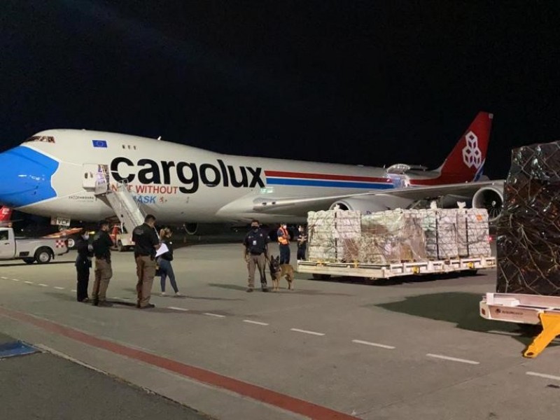 Decomisan 70 kilos de químico para drogas en Aeropuerto tapatío