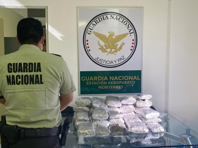 Decomisan en aeropuerto Monterrey paquetes de marihuana provenientes de Tepic