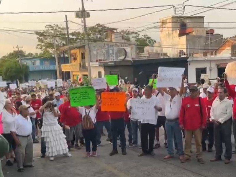 Defensores de la Laguna de Cuyutlán exigen consulta presencial y transparente Defensores de la Laguna de Cuyutlán exigen consulta presencial y transparente