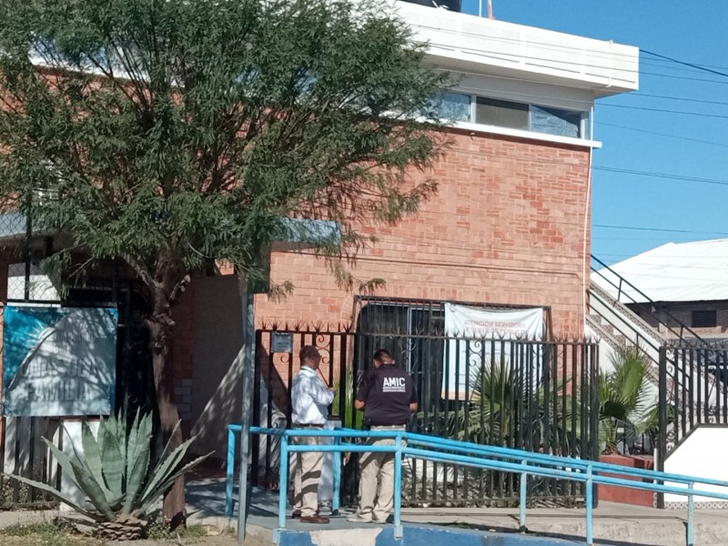 Dejan corona fúnebre en Contraloría Municipal