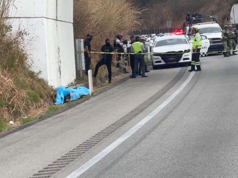 Dejan cuatro cuerpos sobre la autopista en Chilpancingo