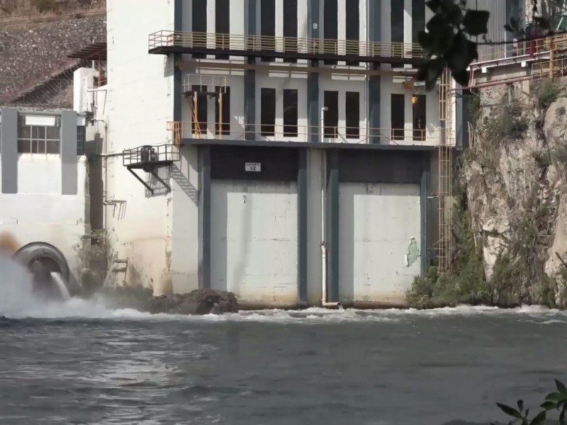 Dejan de generar energía con agua de las presas