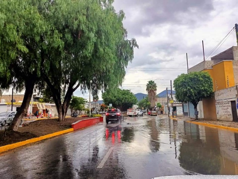 Dejan lluvias inundaciones en varias calles de Tehuacán