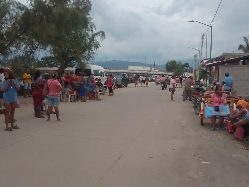 Dejan plantados y sin despensas a damnificados de Coyuca