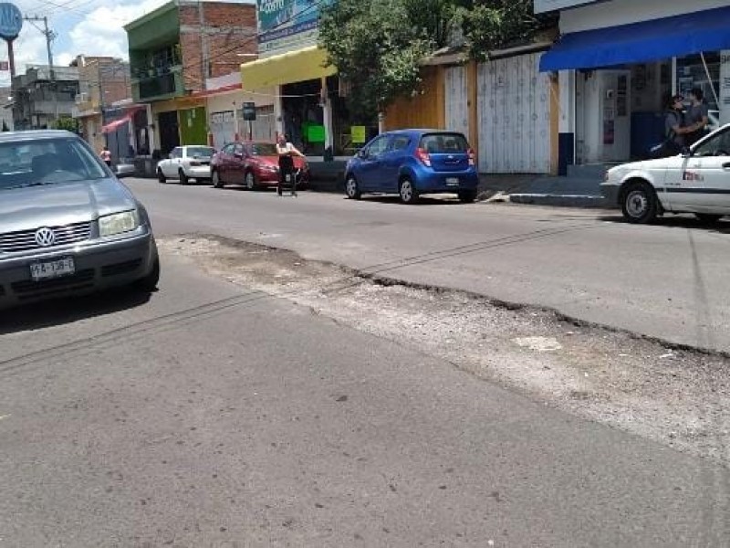 Dejan trabajo inconcluso sobre Av. Michoacán; han ocurrido accidentes