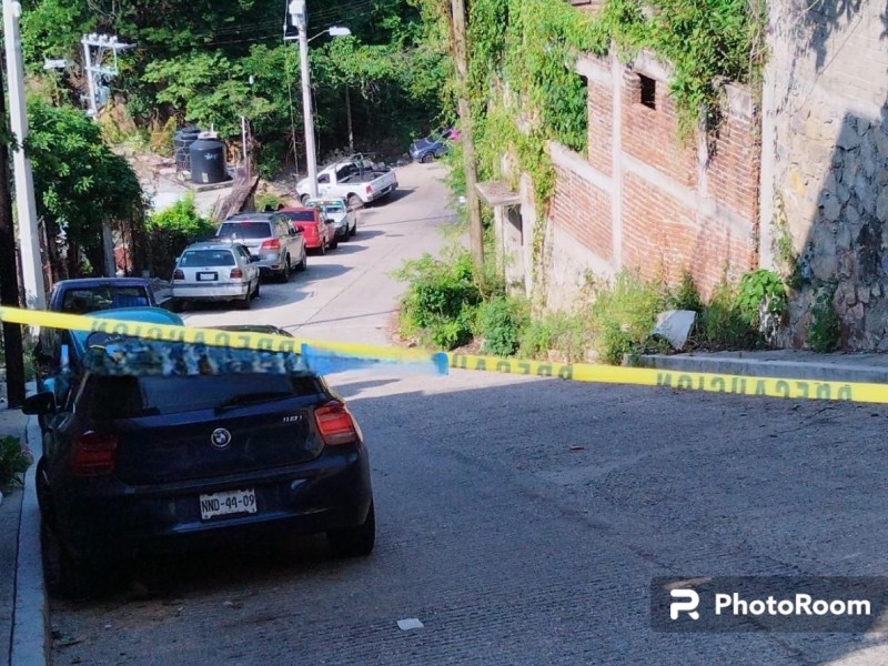 Dejan un decapitado en taxi, en colonia de Acapulco