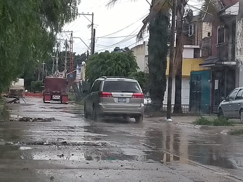 Dejó encharcamientos, lodo y basura la pertinaz lluvia