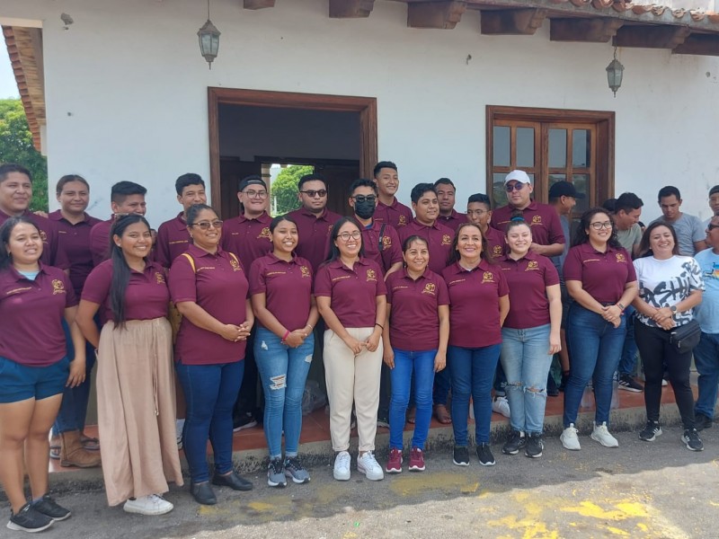 Delegación de Tehuantepec parte con rumbo a la Guelaguetza 2023