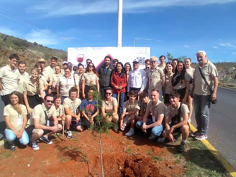 Delegaciones invitadas del Festival del Folclor reforestan en Zacatecas