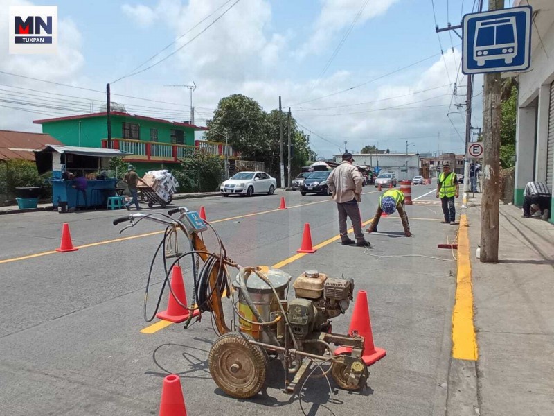 Delimitan áreas de estacionamiento sobre la Adolfo López Mateos