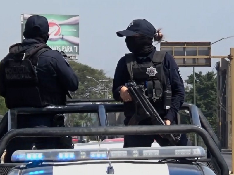 Delincuente armado asalta tienda de conveniencia en Santiago