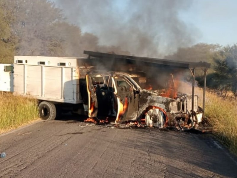 Delincuentes atacan a militares en Teocaltiche; reportan bloqueos