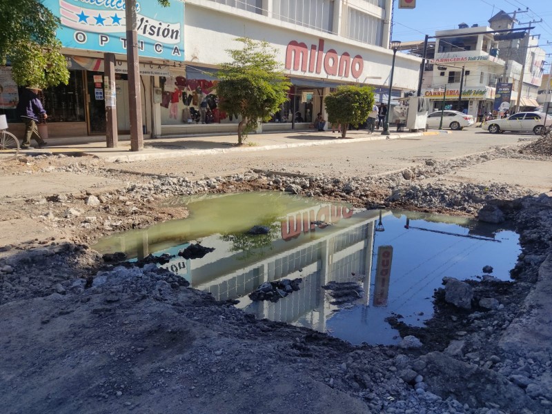 Demandan agilizar reparaciones de la calle Carrasco en Guasave