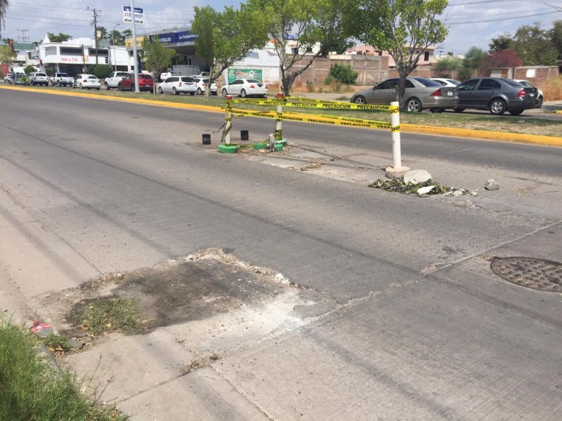 Demandan atención a baches sobre Blvd. Canuto Ibarra