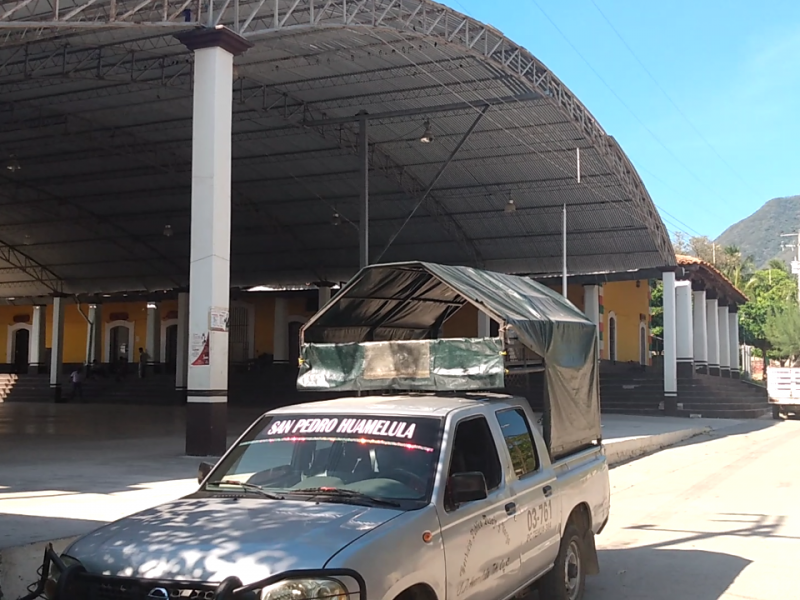 Demandan entrega de ambulancia en San Pedro Huamelula