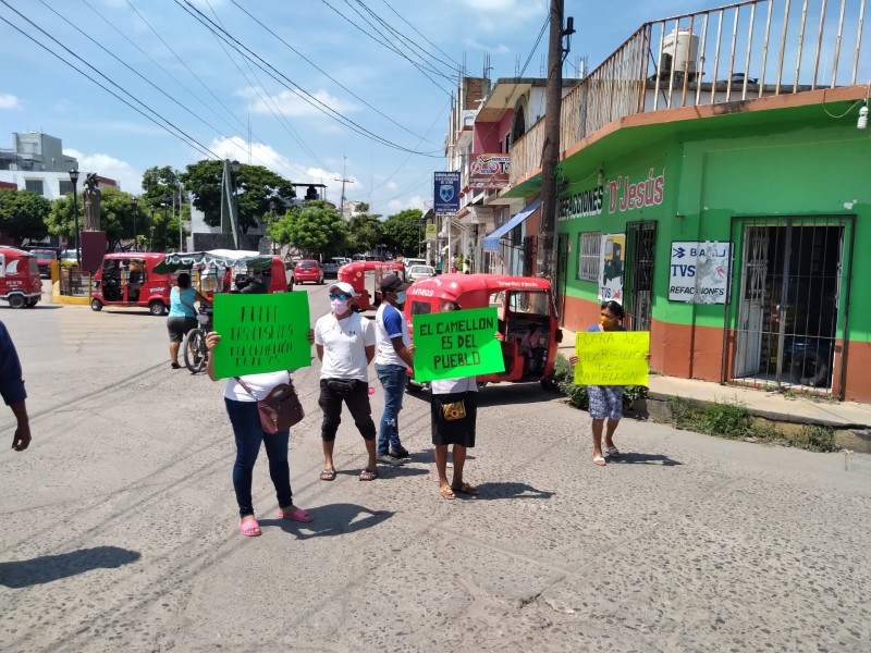 Demandan retiro de casetas ubicadas en espacio público en Juchitán