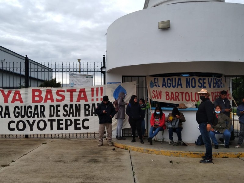 Demandan salida de empresa refresquera en San Bartolo Coyotepec