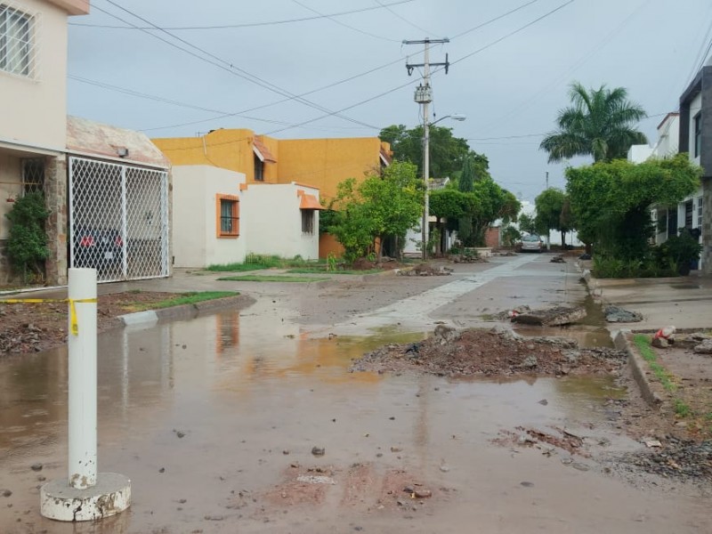 Denuncian trabajo fallido en obra de drenaje en colonia Deportiva