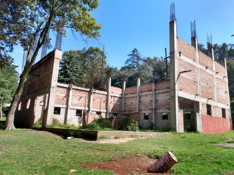 Demolerán Casa de la Tierra, obra sin terminar