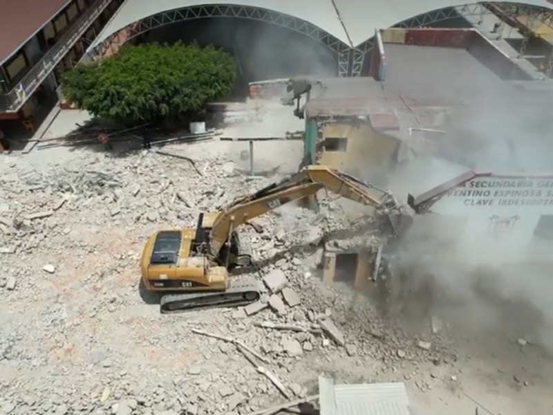 Demuelen antiguo edificio de la Secundaria 