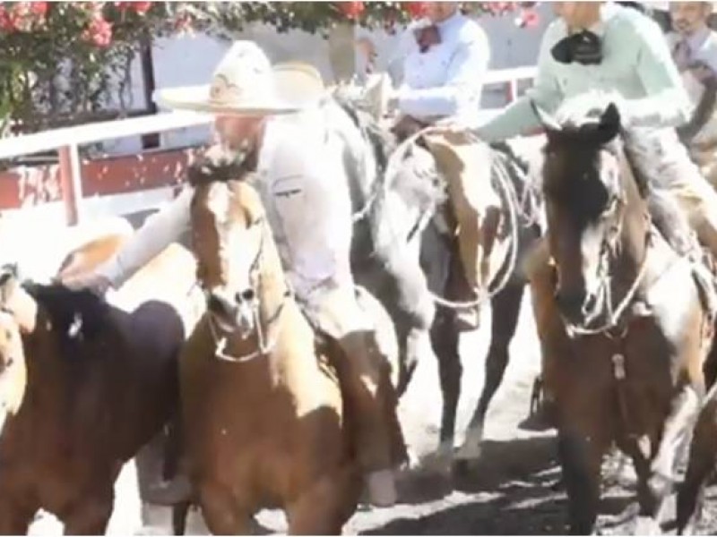 Demuestra Anaya dotes de charro en Zacatecas (VIDEO)