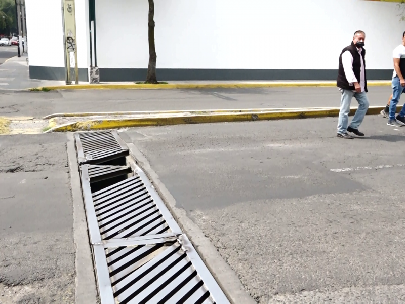 DENUNCIA CIUDADANA: Coladera rota en Avenida Lerdo