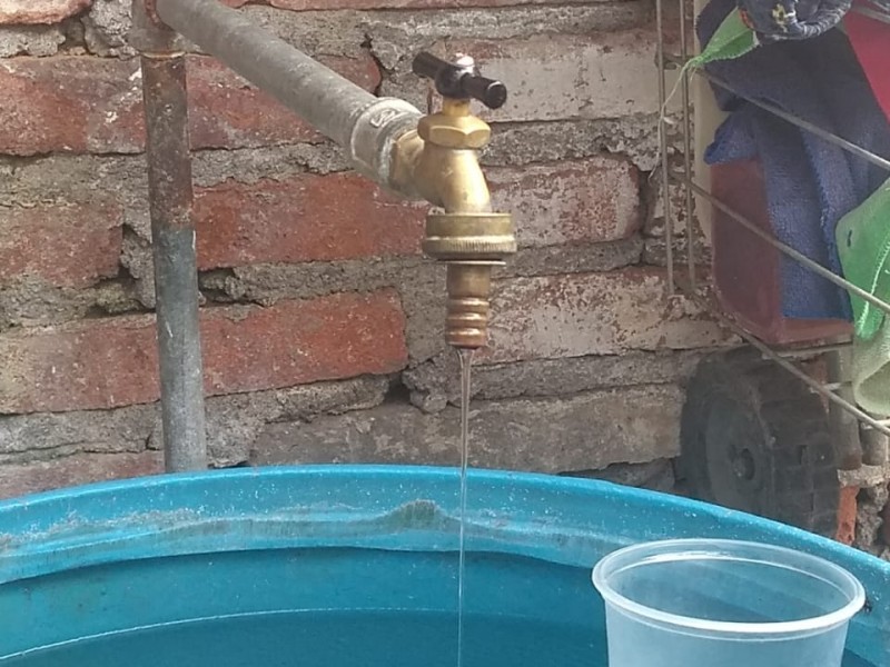 Denuncia cobro excesivo en servicio de agua