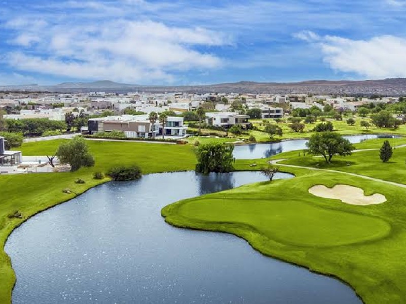 Denuncia El Campanario riesgo se sequía en campo de golf