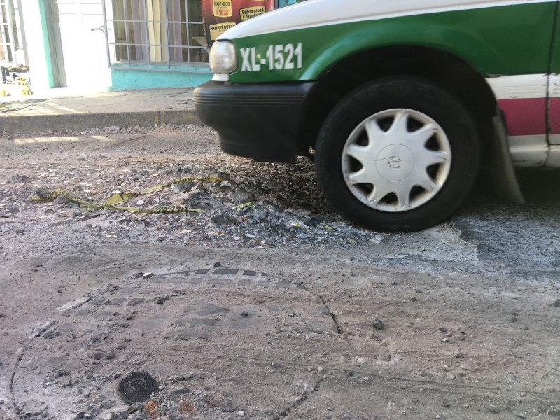 Denuncia mal estado de calle del centro de Xalapa