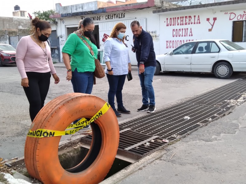 Denuncia Obra Públicas robo de rejillas de alcantarillas en Tepic