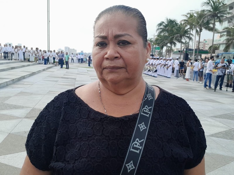 Denuncia que Ayuntamiento de Veracruz le quitó su puesto periódicos
