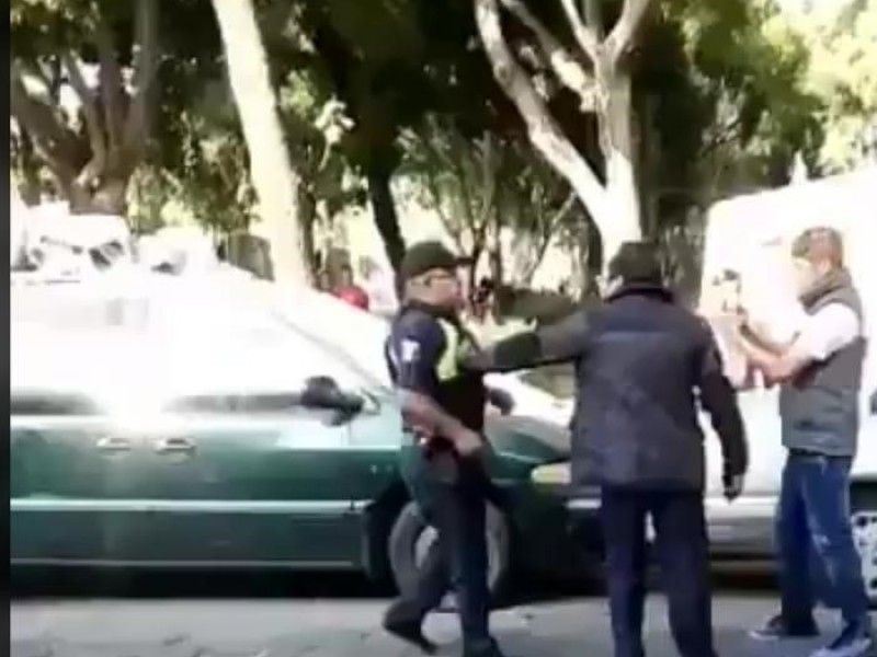 Denuncian a agente de la policía en disputa