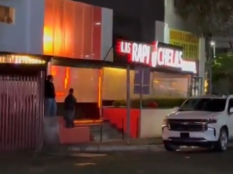 Denuncian a cadeneros por golpear a clientes en Angelópolis