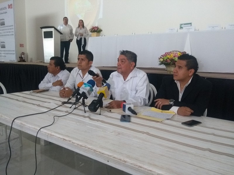 Denuncian a Gómez Bámaca por amenazar a docentes