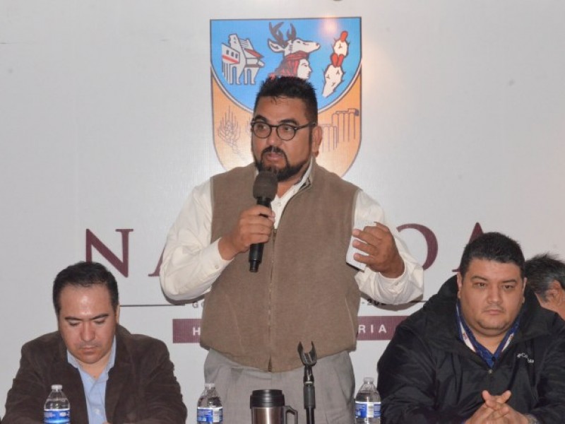 Denuncian a secretario municipal ante contralorìa