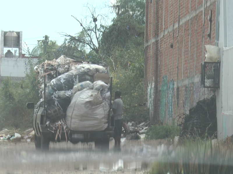 Denuncian abandono de exceso de basura industrial en colonia Candelaria