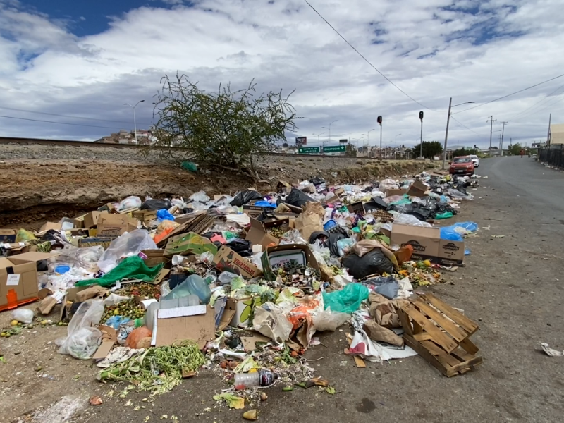 Denuncian acumulación de basura en mercado de abastos de Zacatecas