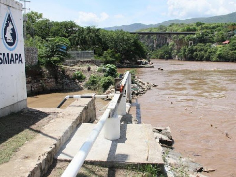 Denuncian agua contaminada en el Barrio Colón en Tuxtla