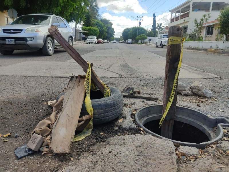 Denuncian alcantarillas en mal estado, un peligro latente en Guasave