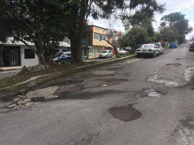 Denuncian baches en Col. Héroes Ferrocarrileros