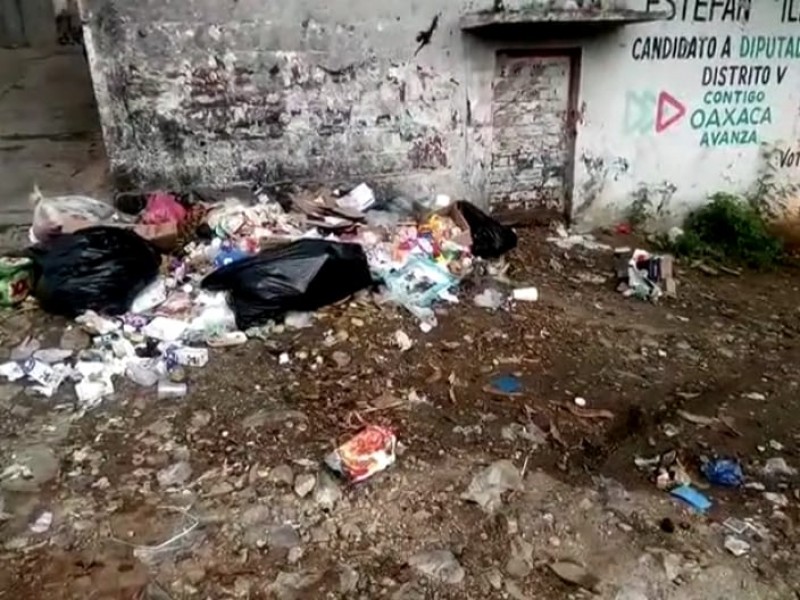 Denuncian basurero clandestino, desechos generado por contingencia sanitaria