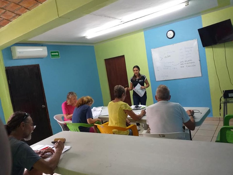 Denuncian càmara en baños escolares en la Peñita de Jaltemba