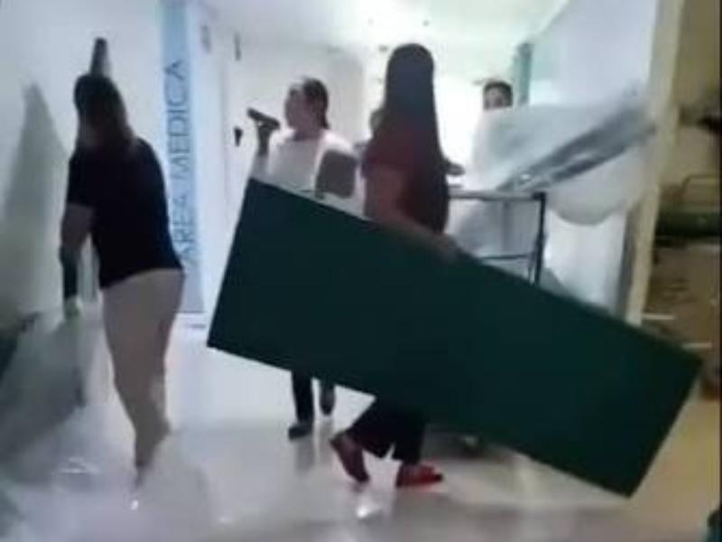 Denuncian cambio de colchones y limpieza en hospitales ante posible visita presidencial