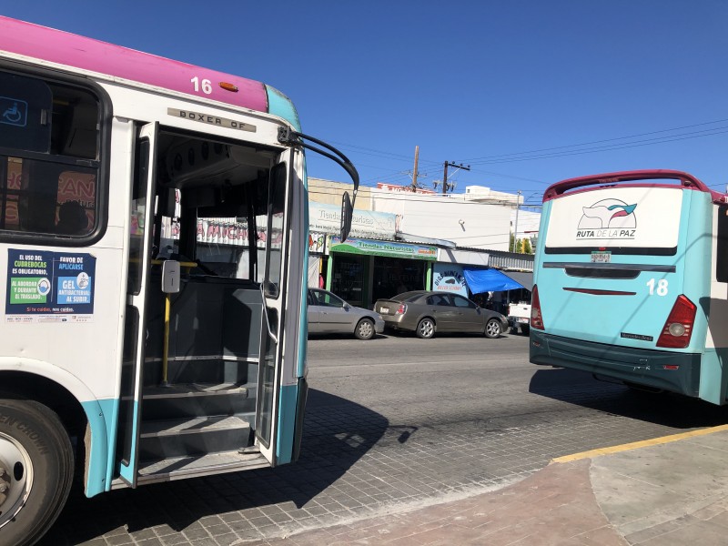 Denuncian ciudadanos a choferes de transporte público