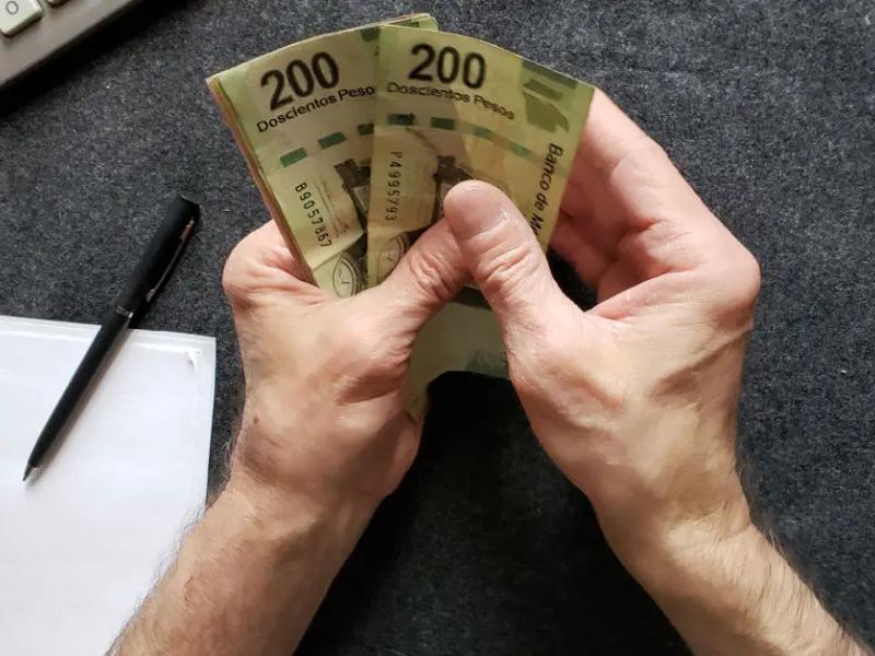 Denuncian cobros y embargos por préstamos en comunidades