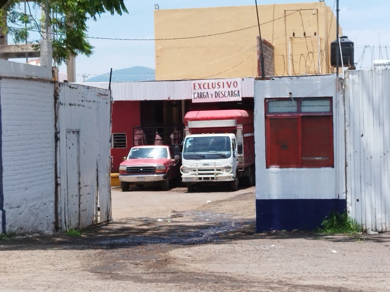 Denuncian colonos zamoranos falta de mantenimiento en el rastro municipal