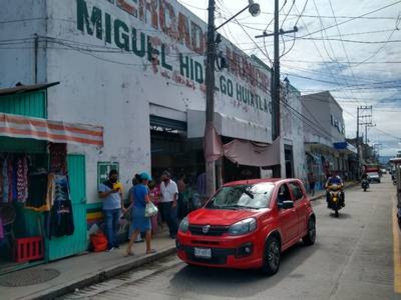 Denuncian comerciantes, riesgo ante venta de pirotecnia en Huixtla