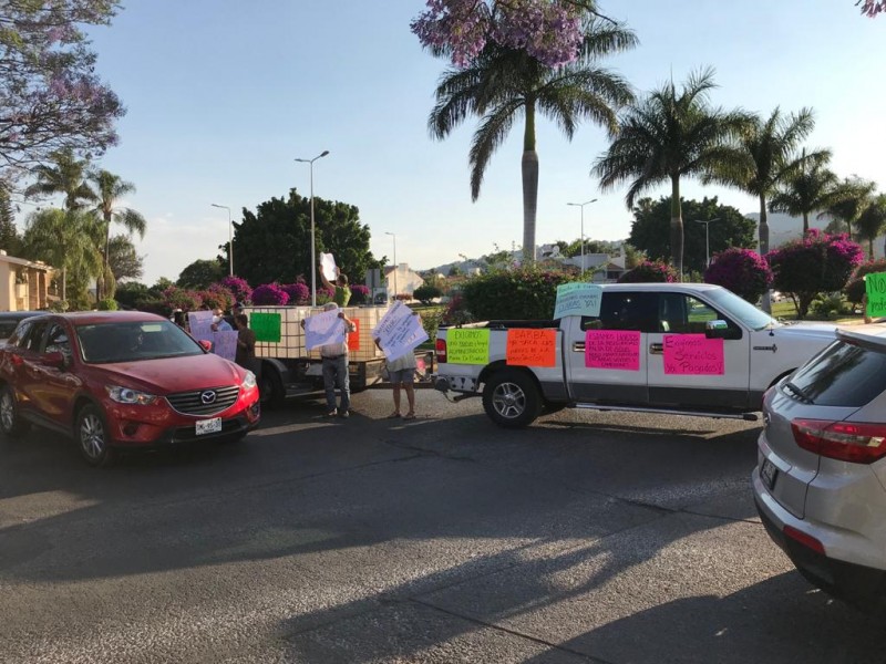 Denuncian con manifestación sequía e inseguridad en Bugambilias